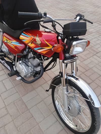 CG HONDA 125CC LUSH CONDITION 900 KM DRIVE