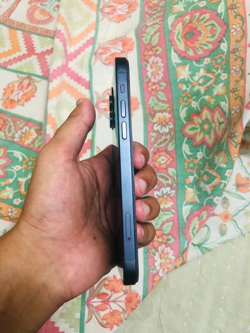 Apple iPhone 12 3