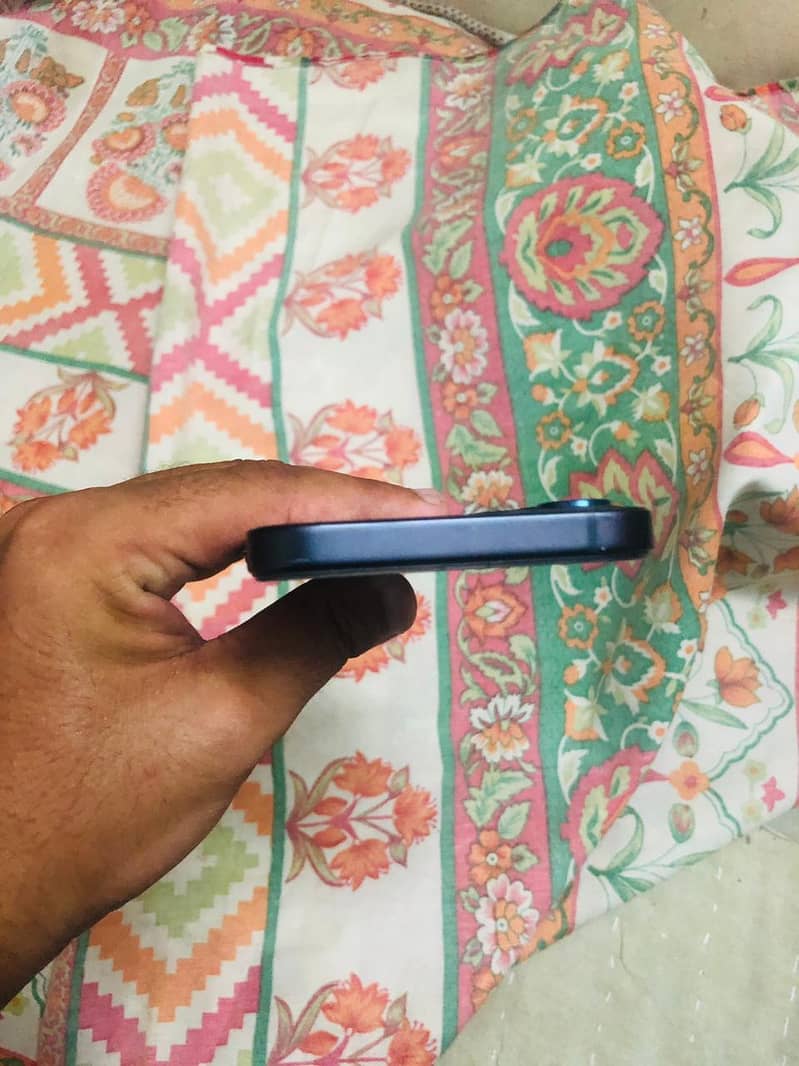 Apple iPhone 12 4
