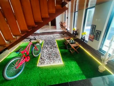 Magnificent 2 Kanal Corner Mansion 5 Years Old (Lahore)   A rare opportunity to own a massive 2 Kanal corner residence that combines the robustness of a "5-year-old" construction with the spaciousness of an 8-bedroom layout. Perfect for large families seeking a well-settled house in a premium locality.
