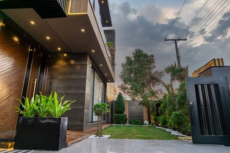 Luxurious 1 Kanal Modern House for Sale 5 Beds 6 bathroom 40 feet road