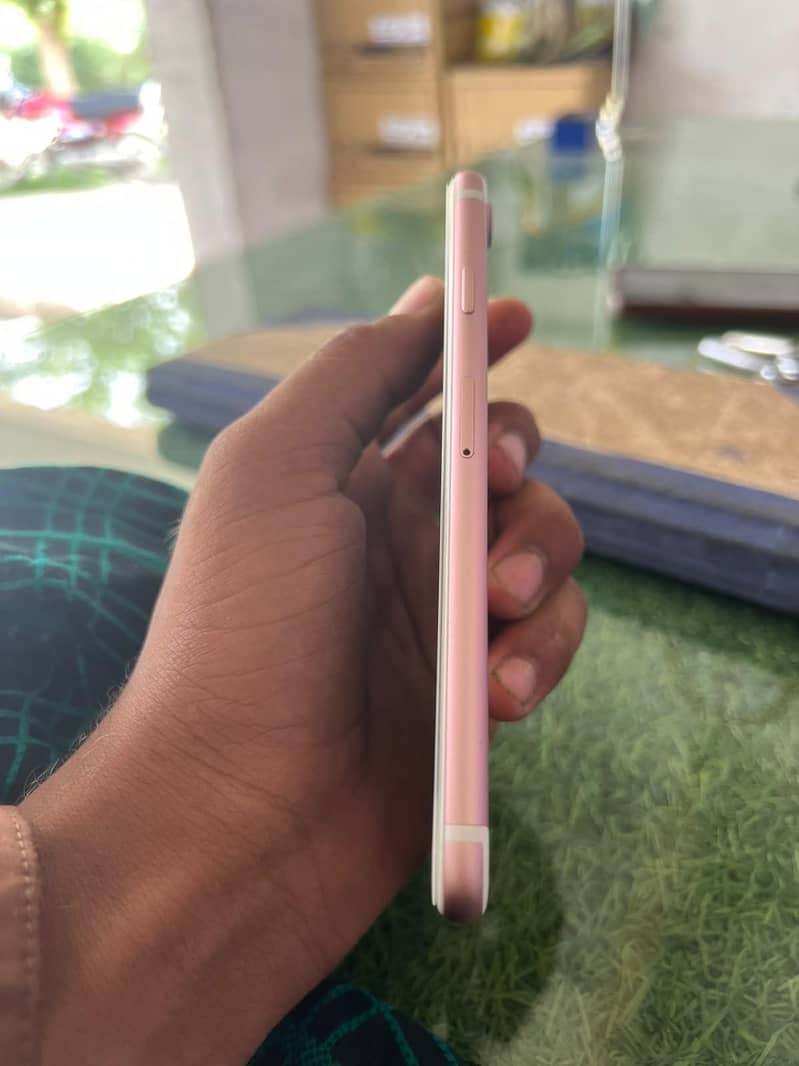 Apple iPhone 7 1