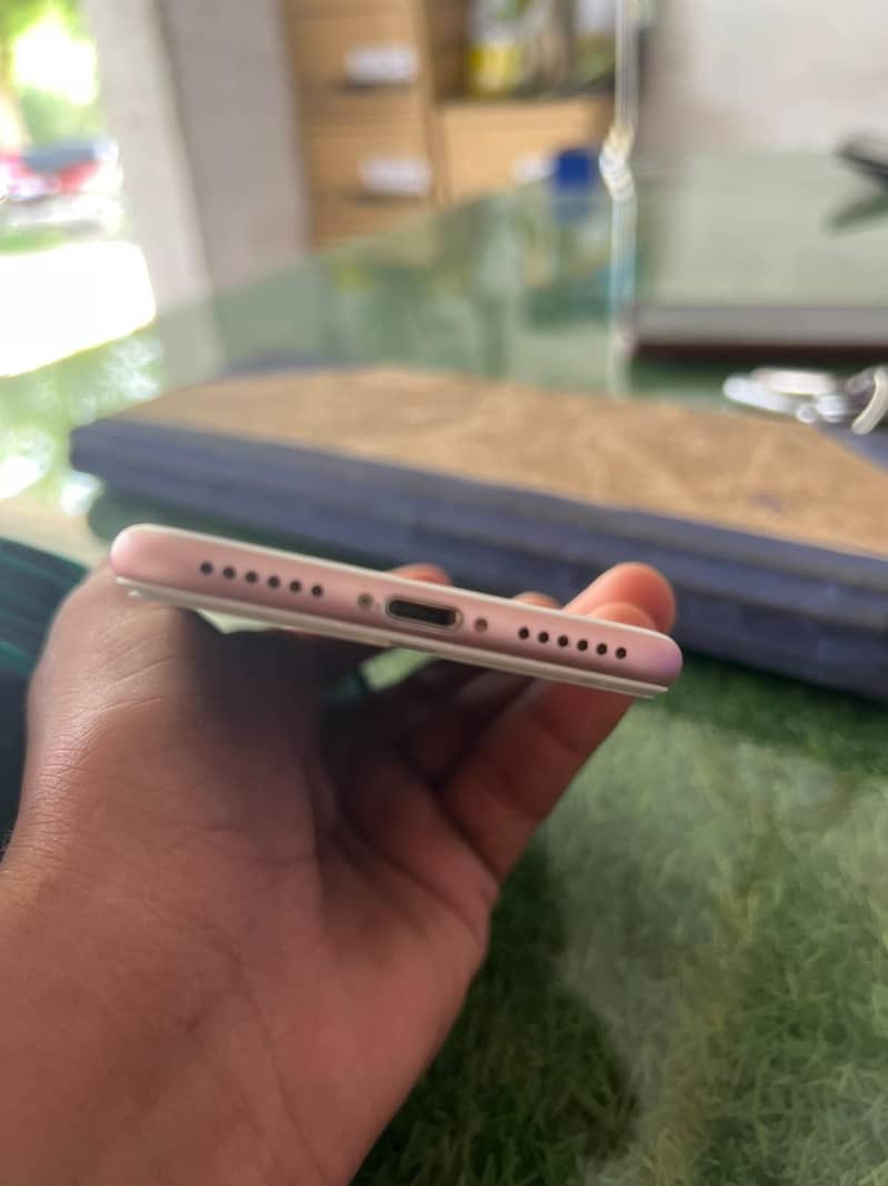 Apple iPhone 7 2
