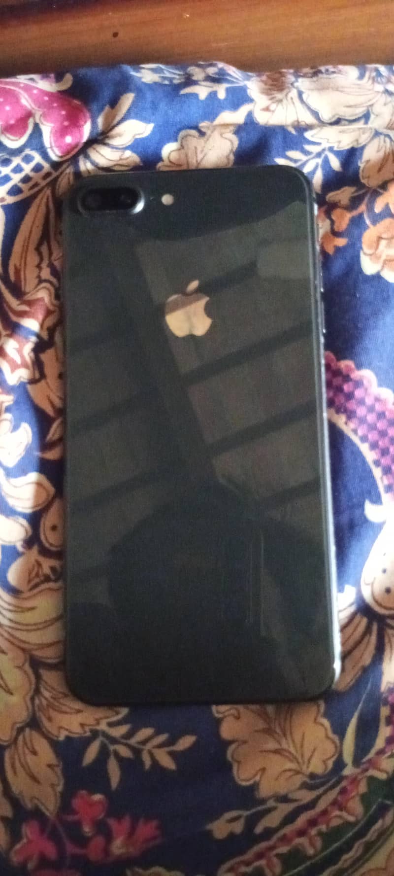 Apple iPhone 8 Plus 1