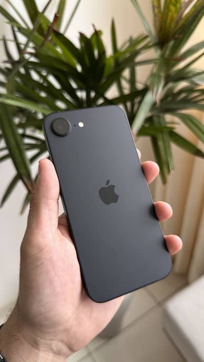 Apple iPhone 16e I cloud locked