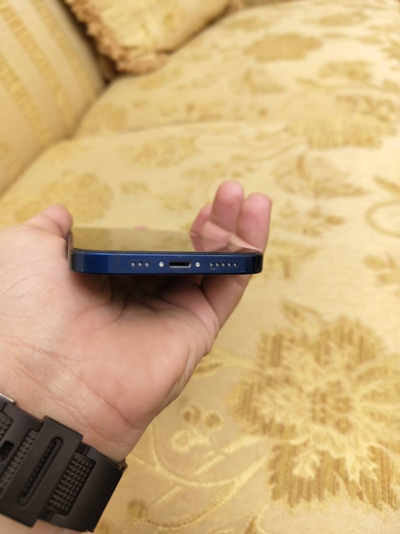 Apple iPhone 12 3