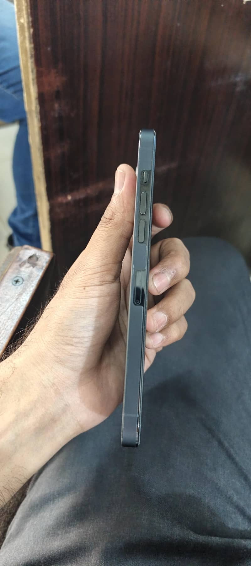 iPhone 14 Pro Max 2
