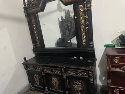 Bed with dressing for sale urgent