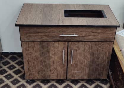 Sewing machine drawer