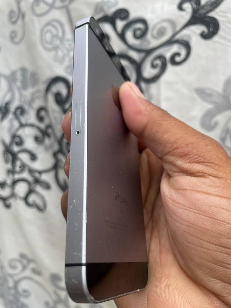 Apple iPhone SE 6