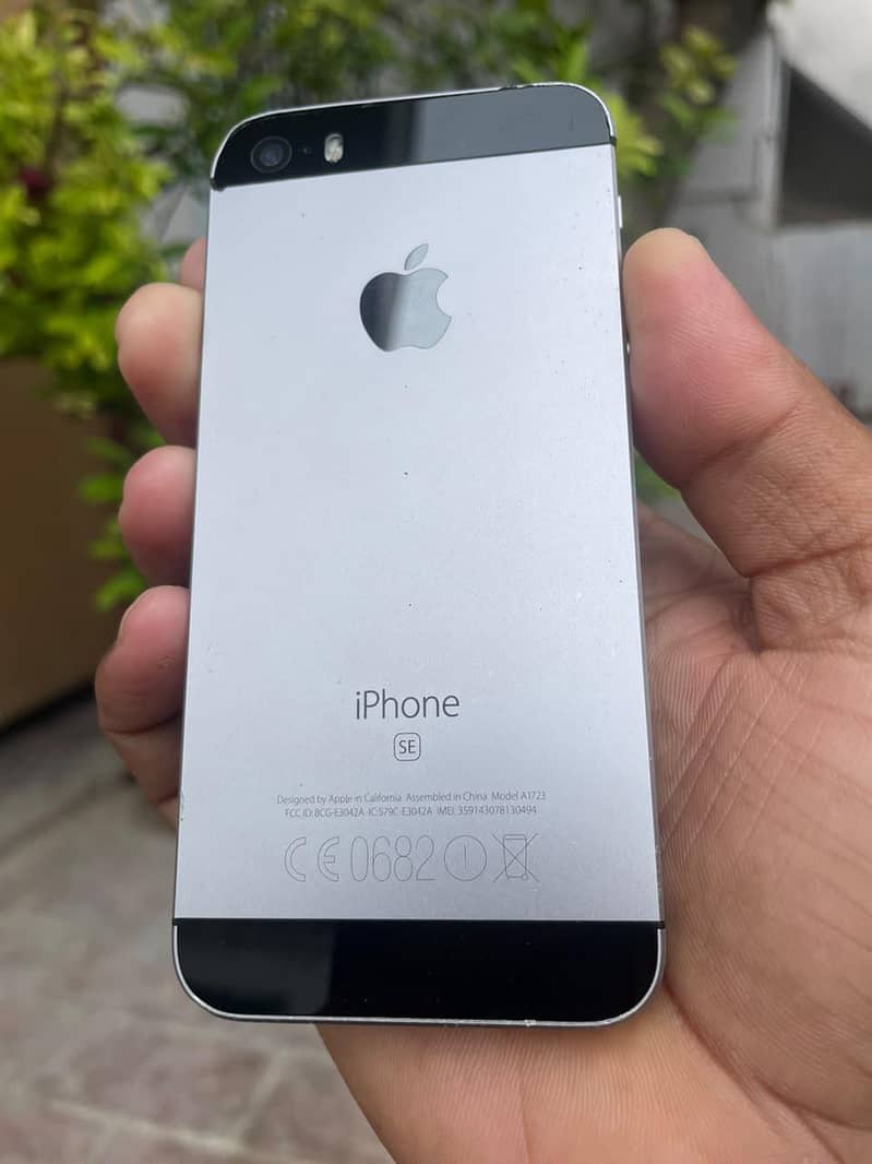 Apple iPhone SE 8