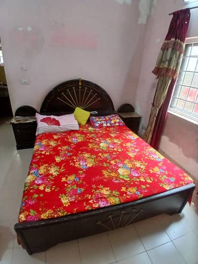 Bed with side tables and dressing table
