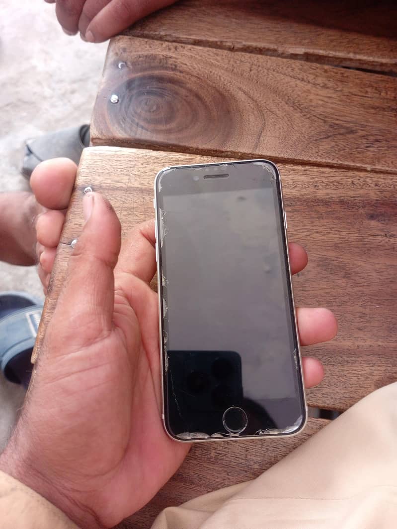 Apple iPhone SE 0