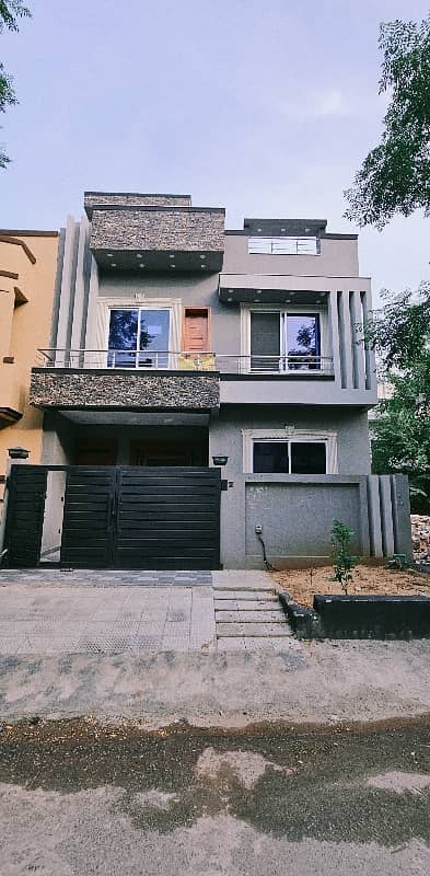 25x40 4 Marla Brand New Luxury Tile Flooring House Prime Location for Sale in G-13/1