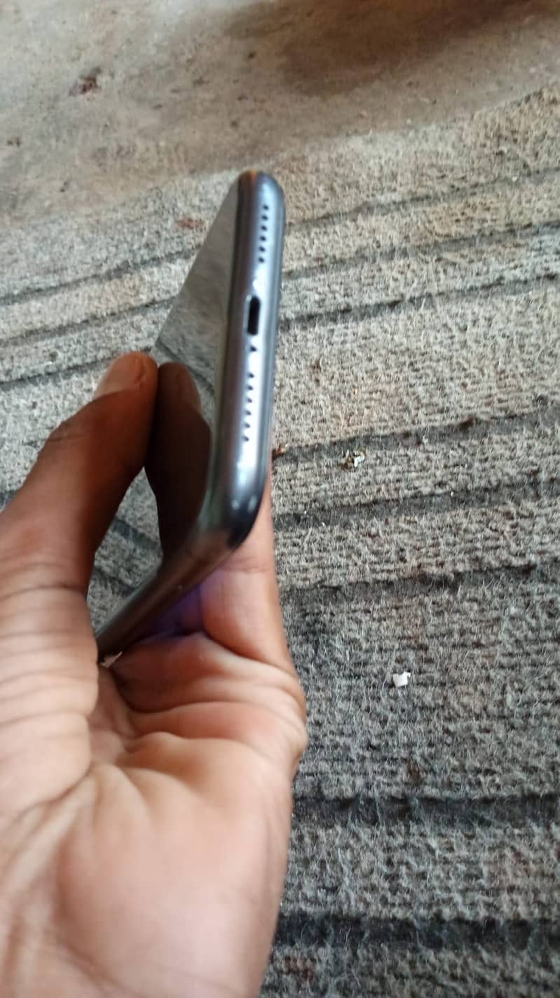 Apple iPhone 11 0