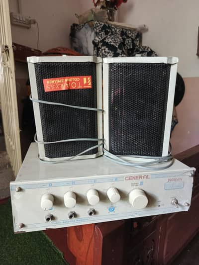 Amplifier with speaker