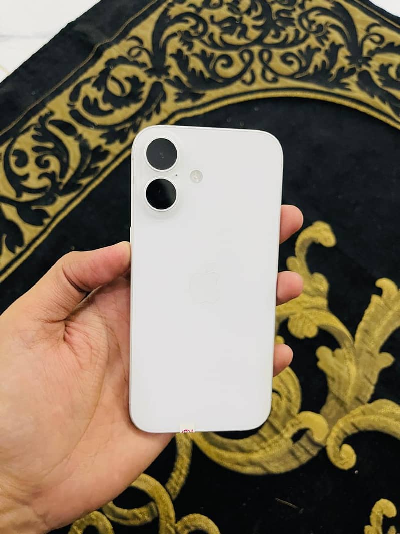 Apple iPhone 16 0