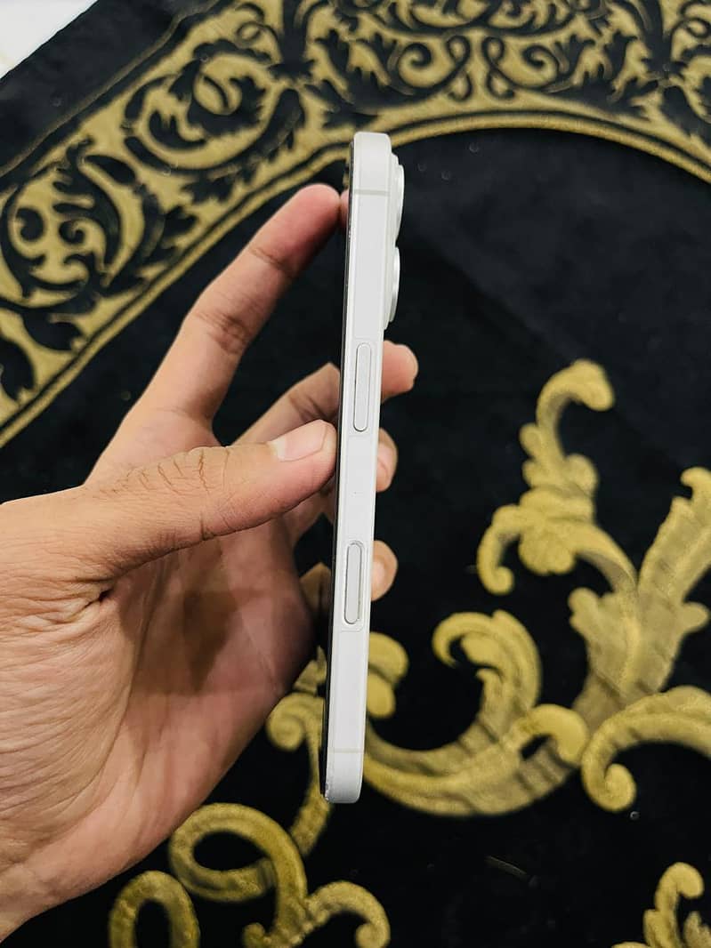 Apple iPhone 16 2