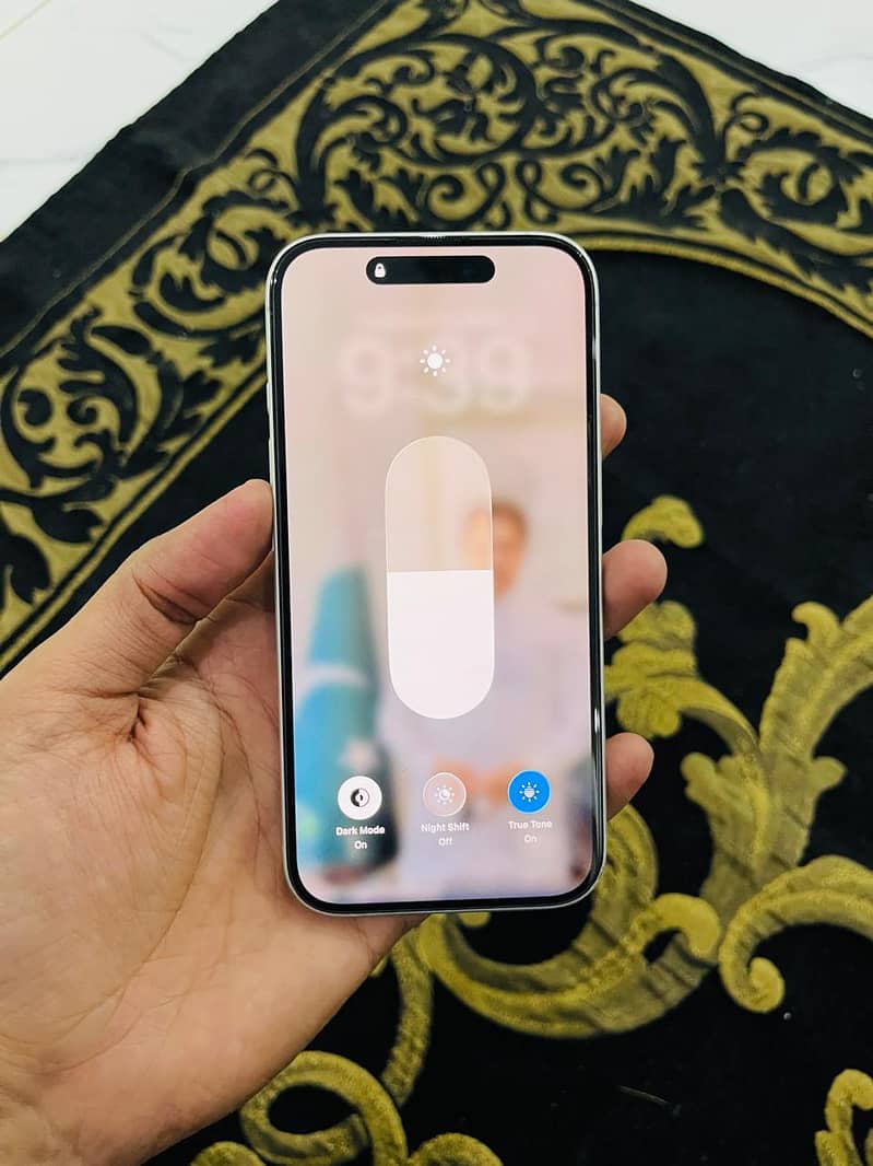 Apple iPhone 16 3
