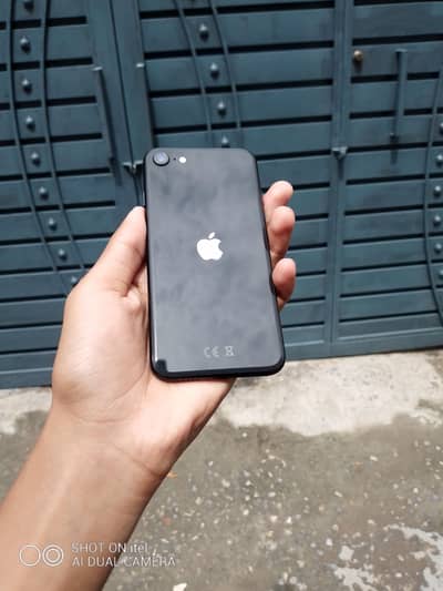 Apple iPhone SE