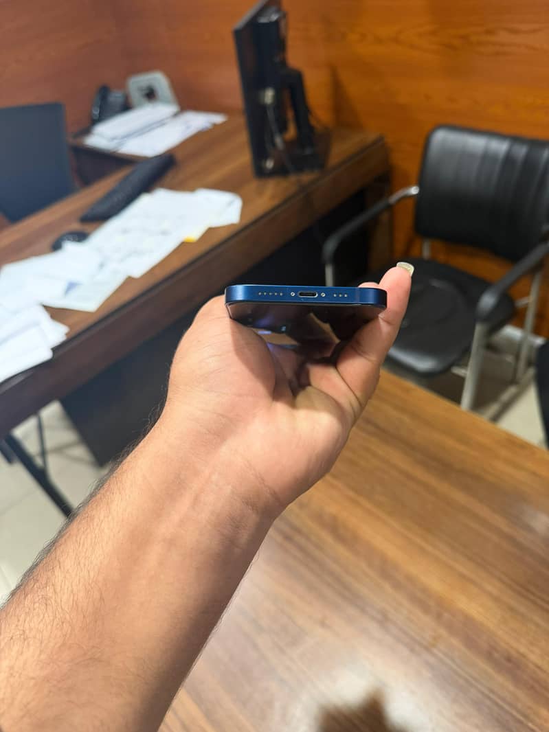 Apple iPhone 12 3