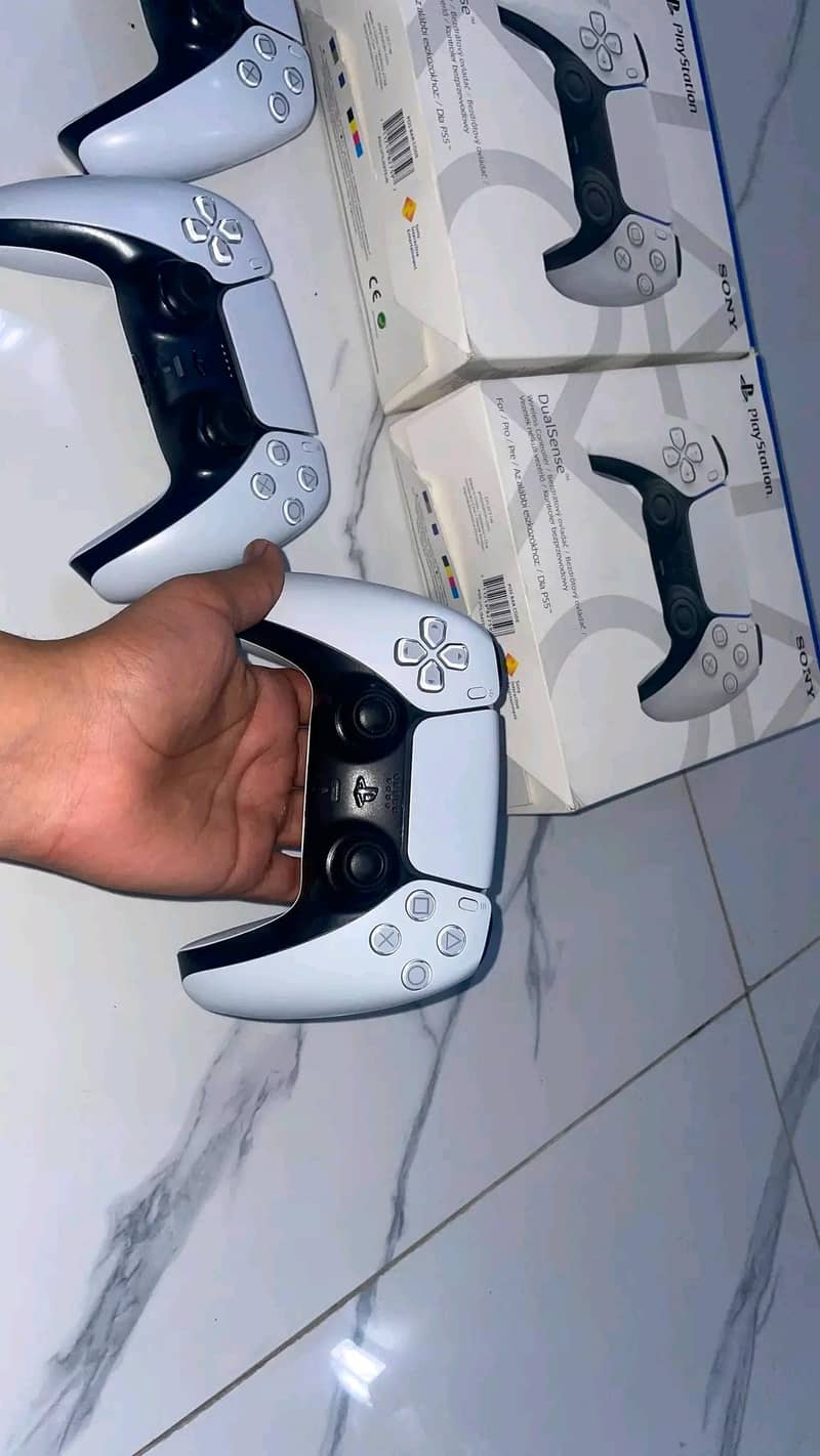 PS5 DualSense Controller 3