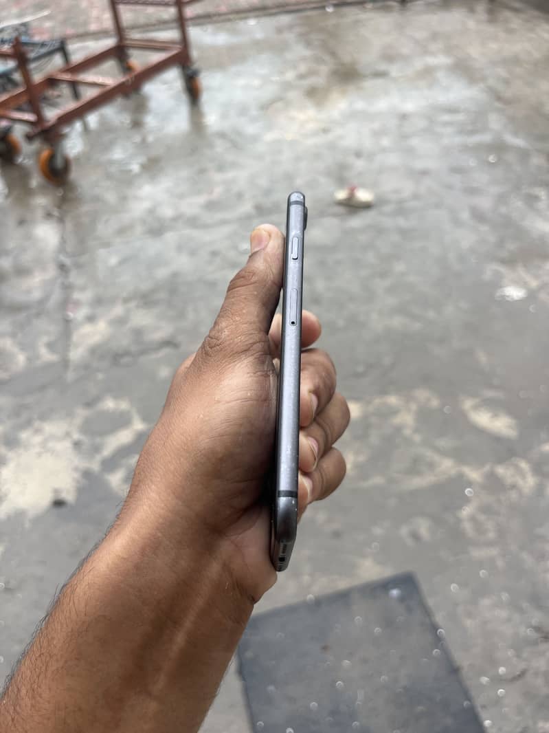 Apple iPhone 8 1