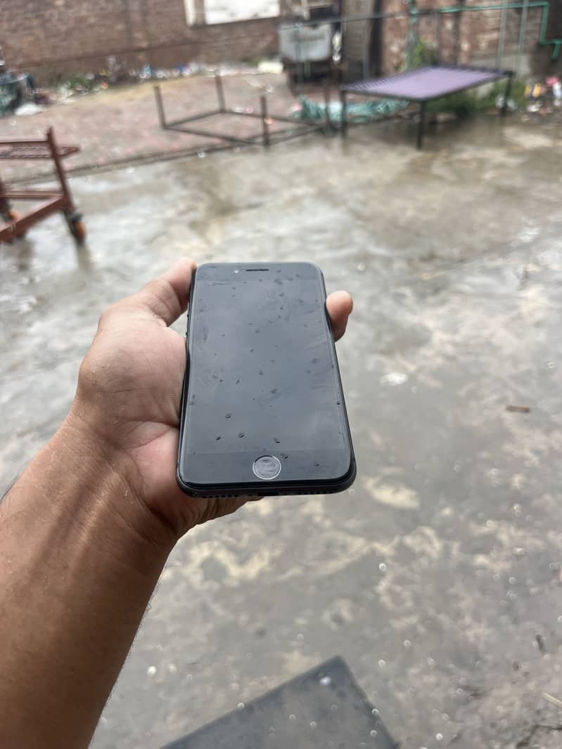 Apple iPhone 8 3