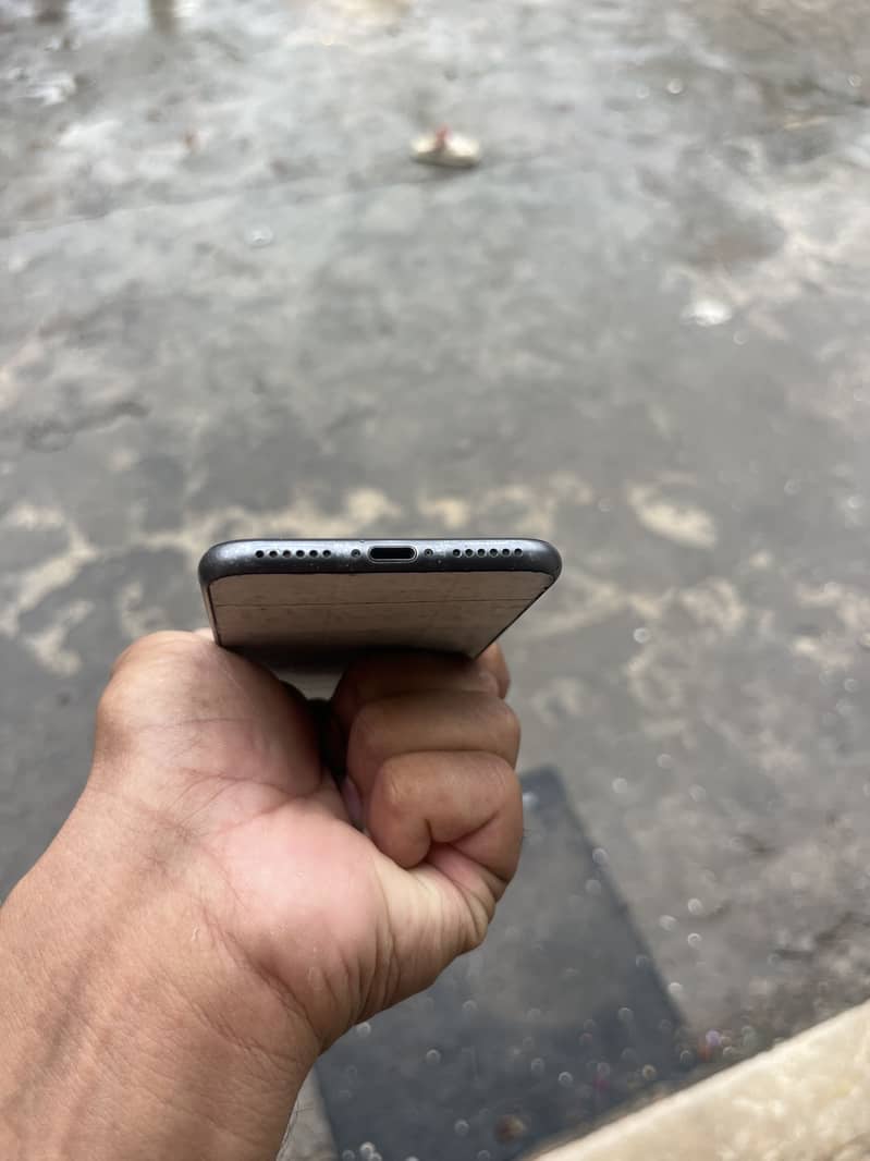 Apple iPhone 8 5