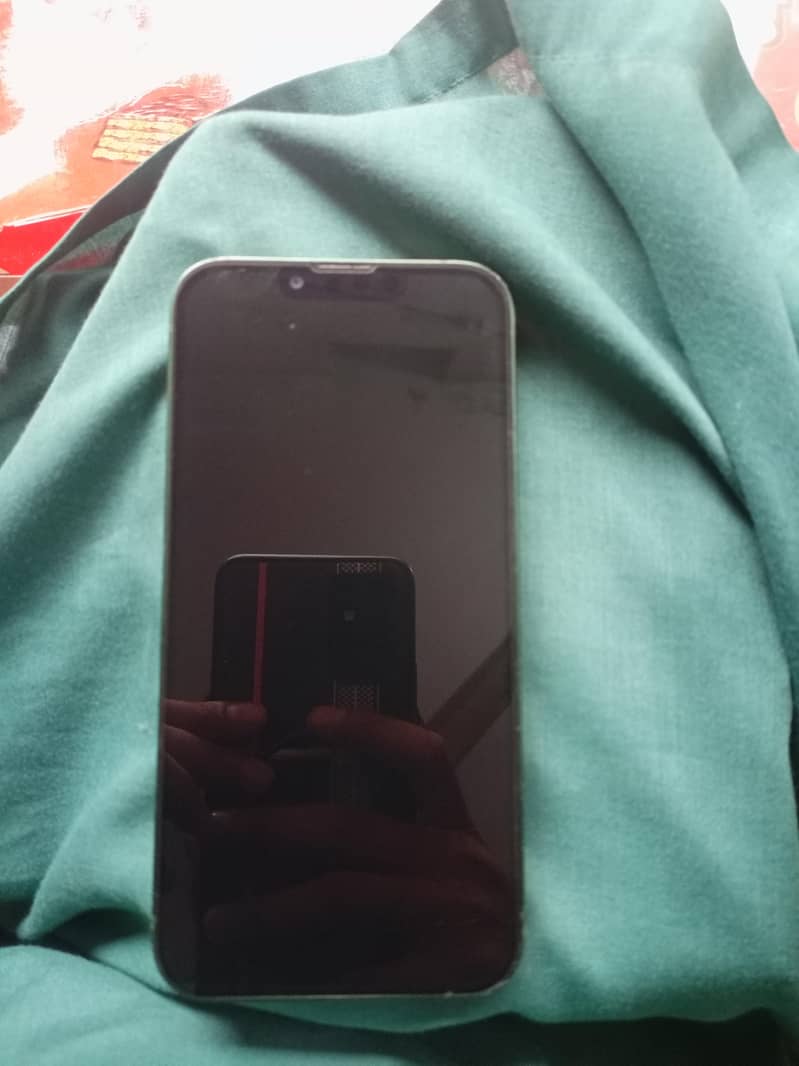 Apple iPhone 13 4