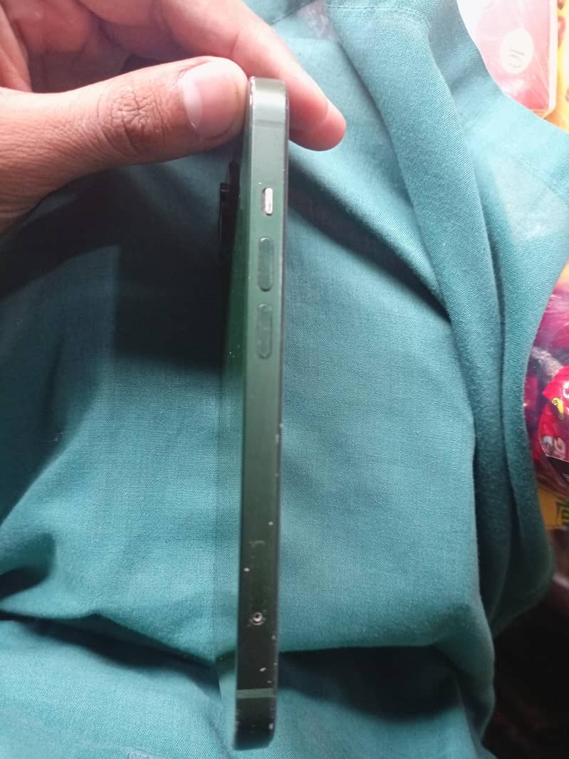 Apple iPhone 13 6
