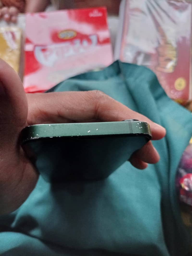 Apple iPhone 13 7