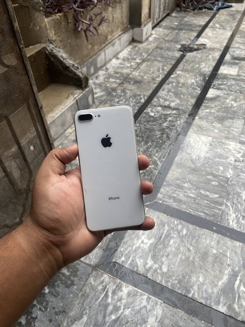 Apple iPhone 8 Plus 1