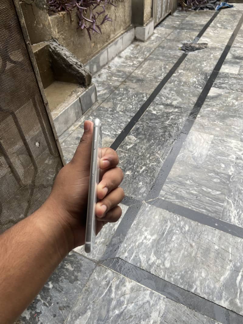 Apple iPhone 8 Plus 4