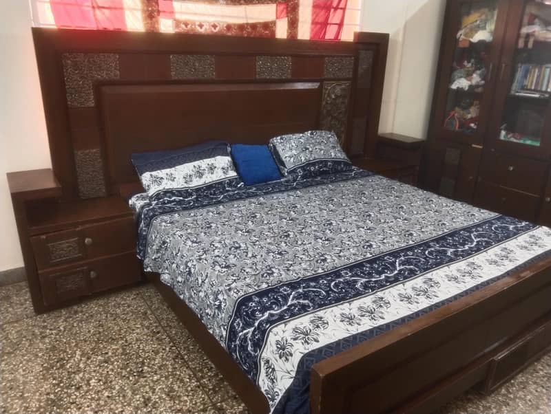 King Size Wooden Bed Set with Dressing Table & Showcase 0