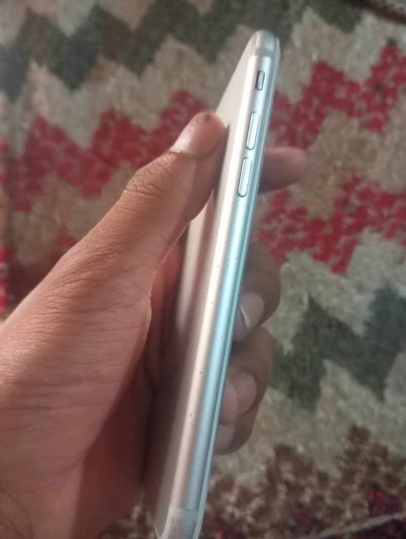 Apple iPhone 7 0