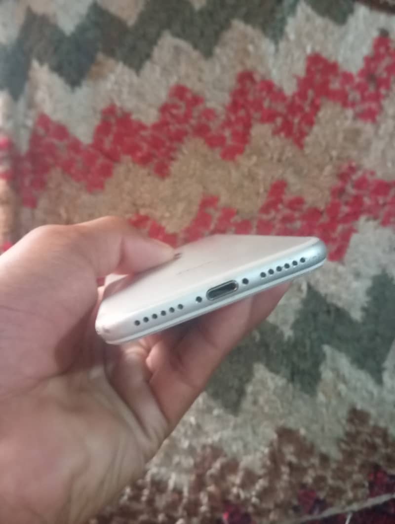 Apple iPhone 7 1