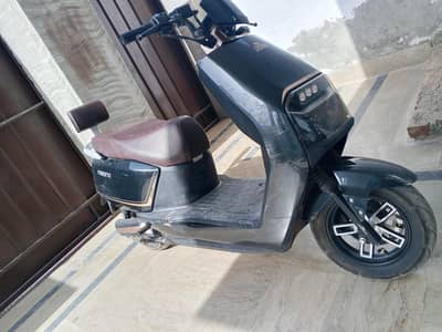 Crown electric scooter 