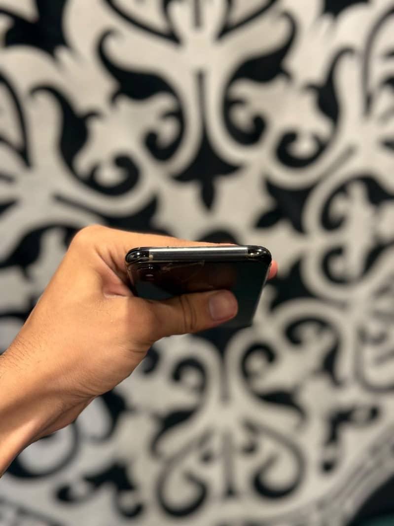 Apple iPhone X 4