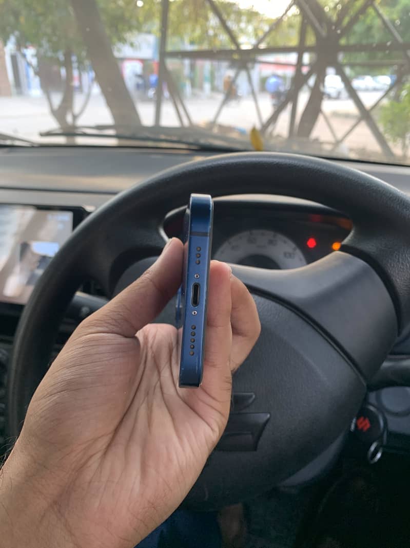 Apple iPhone 12 3
