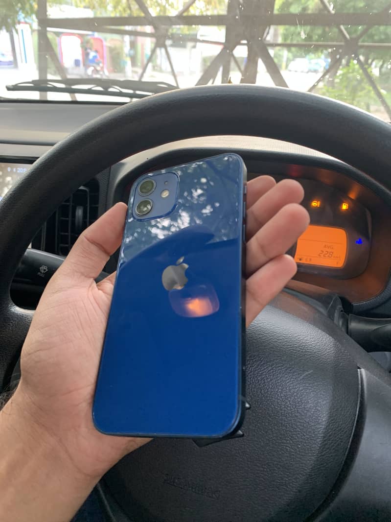 Apple iPhone 12 4