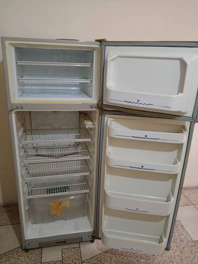 DAWLANCE DOUBLE DOOR REFRIGERATOR FREEZER