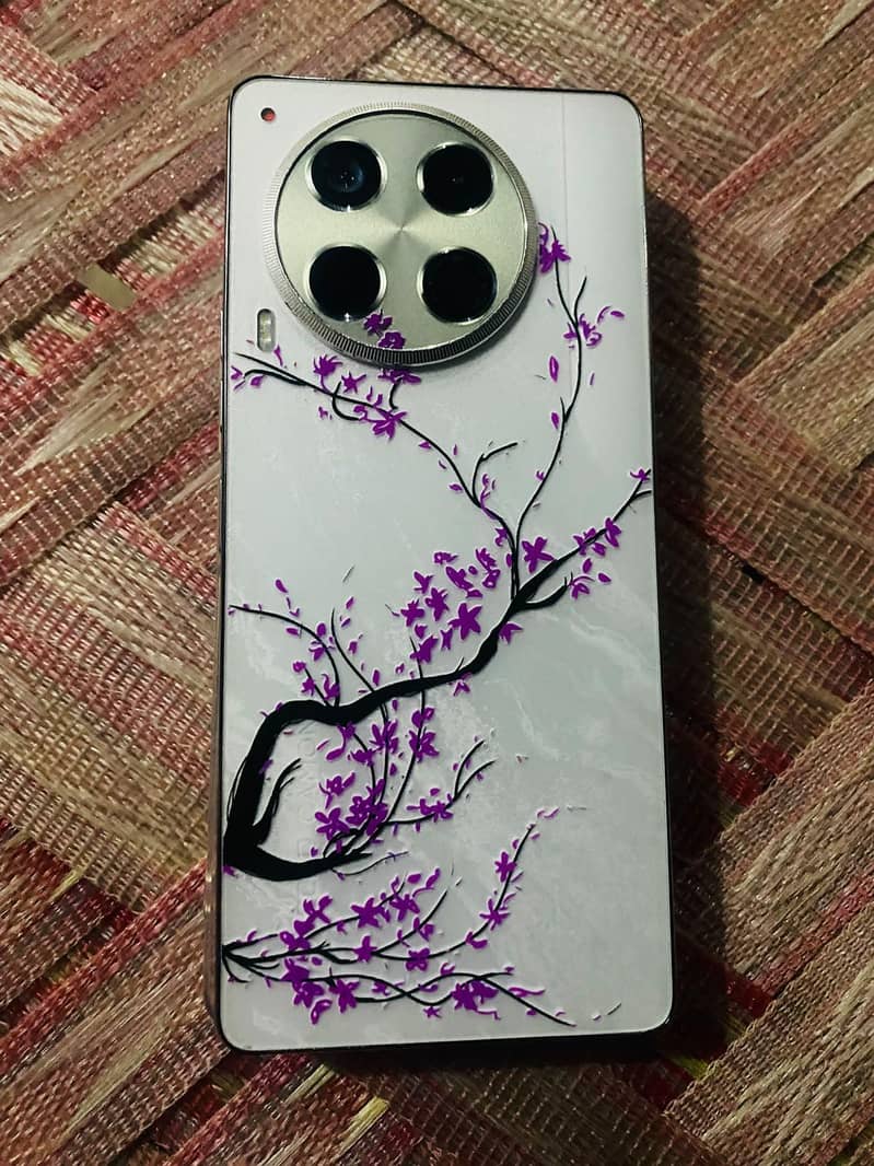 Tecno CAMON 30 1