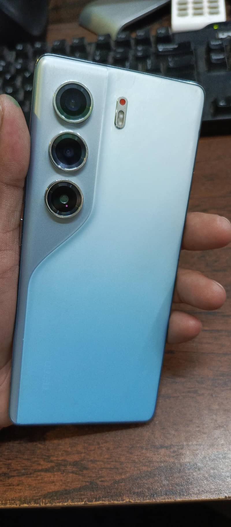 Tecno CAMON 40 Pro 1