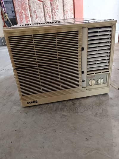 0.75 Ton Window AC for Sale – Excellent Working Condition