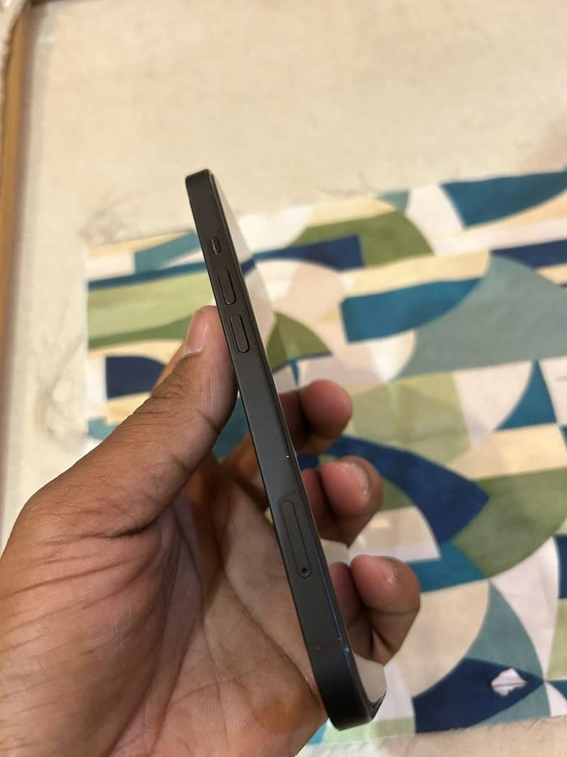 Apple iPhone 13 1