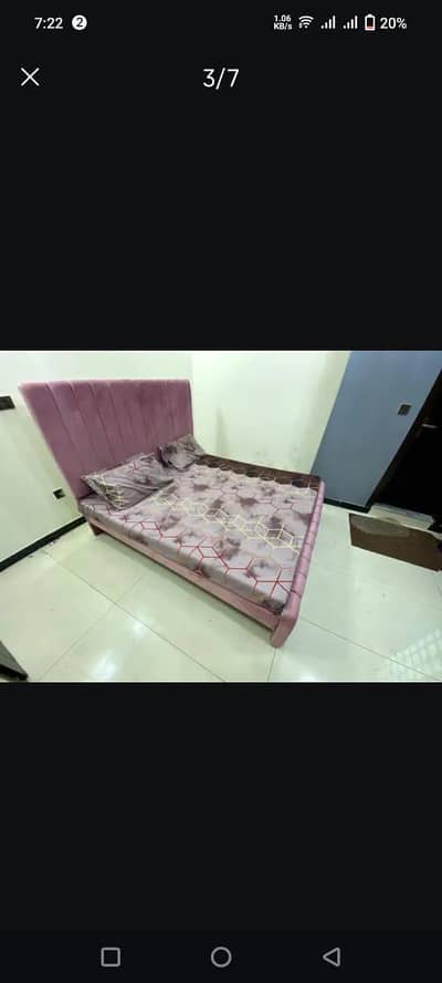 rose colour bed