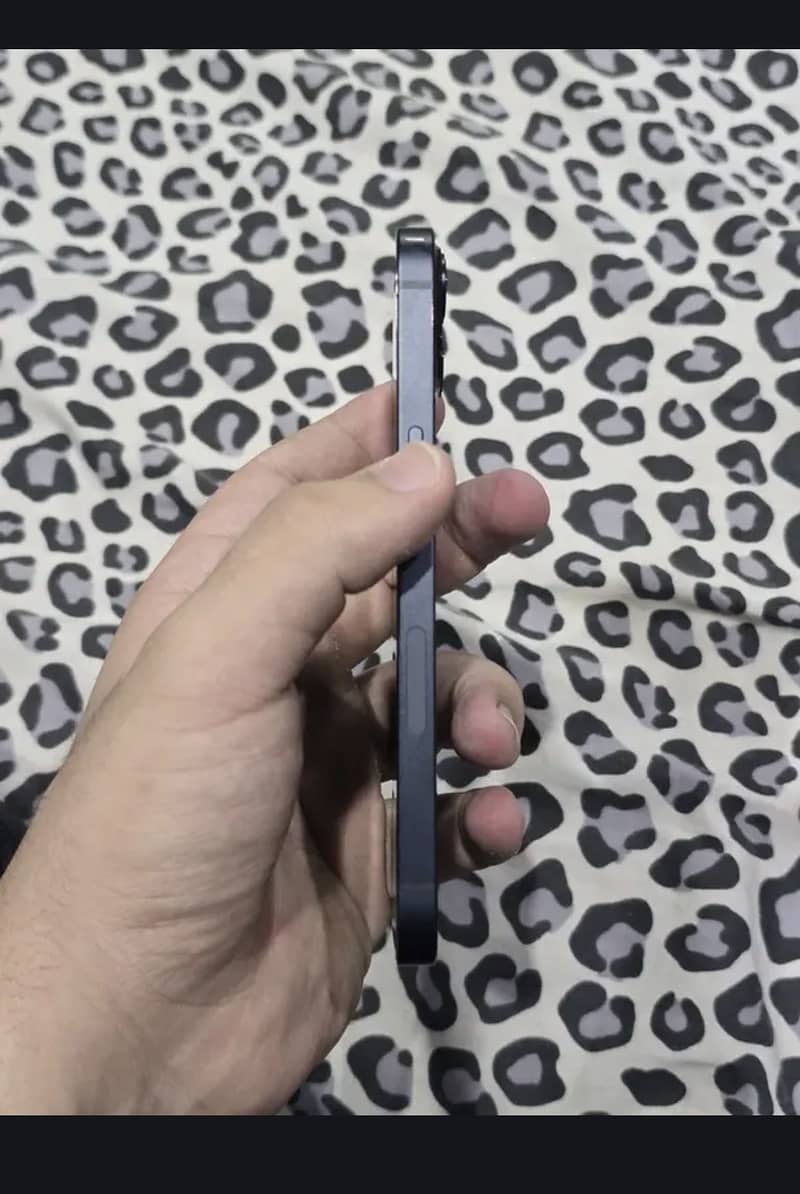 Apple iPhone 13 1