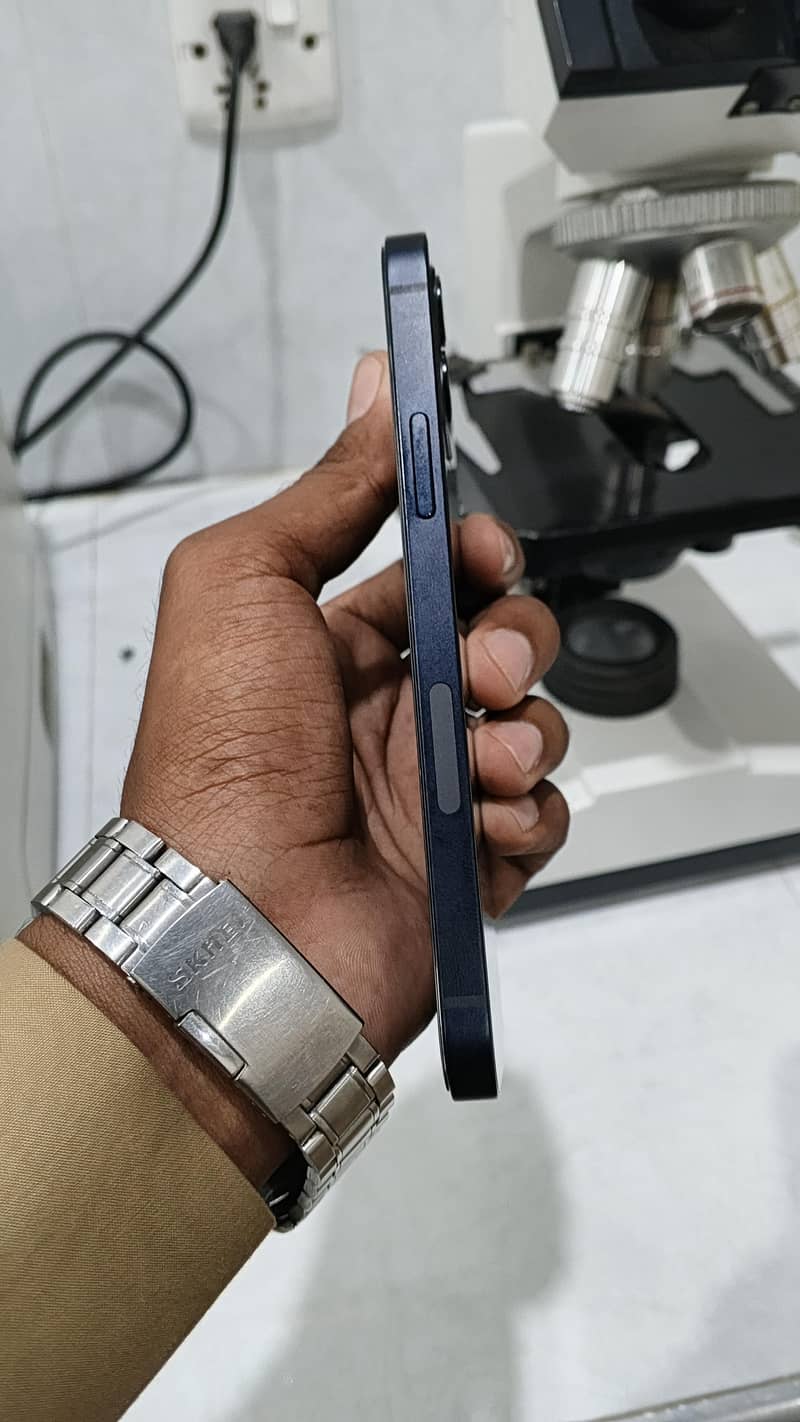 Apple iPhone 12 1