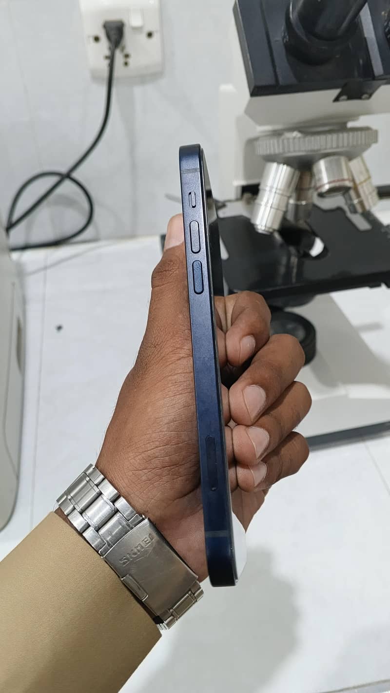 Apple iPhone 12 3